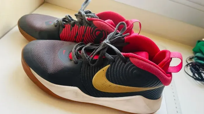 Tenis Nike Original TeamHustle - Tamanho BR 37