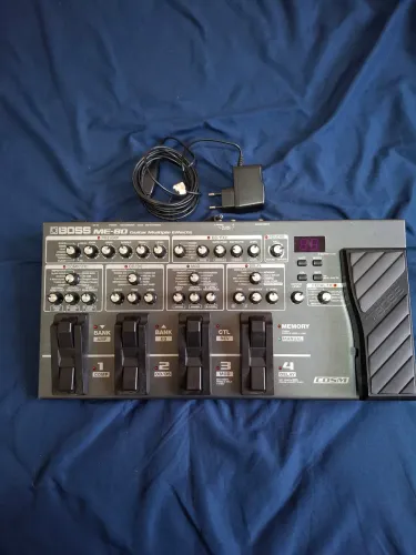 Pedaleira Boss Me 80 guitarra
