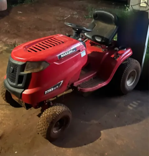Vende-se trator cortador de grama nakashi 17.5 hp. Chamar *