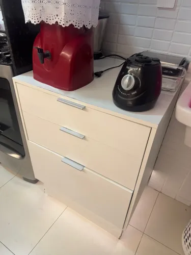Móveis e prateleiras para cozinha