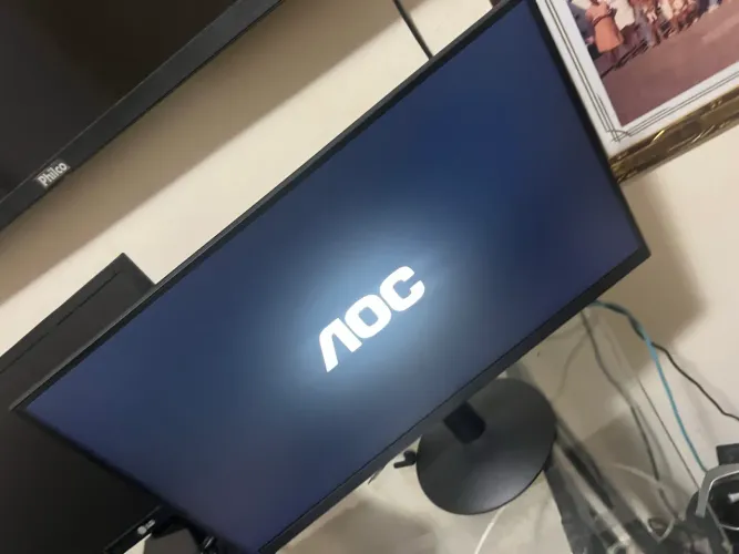 Monitor NOVO AOC 21,5 120hz, duas semanas de uso