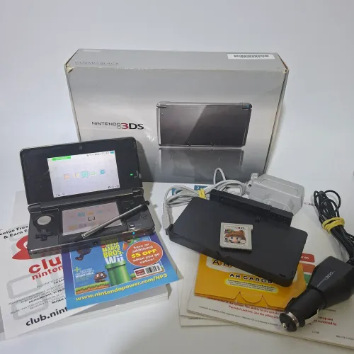 Nintendo 3DS black na caixa com mario 3d land