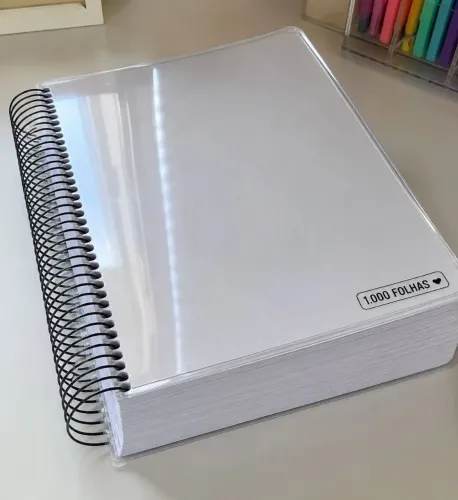Caderno com muitaa folhas para estudar caderno sem linhas
