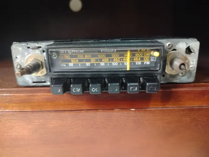 Rádio Philips antigo