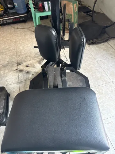 Adutor/Abdutor em pé e sentado.