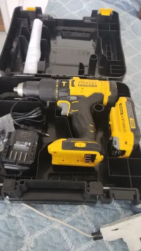 Parafusadeira Stanley 20v com impacto