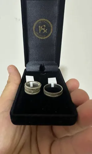 Aliança prata 925, com solitária prata 925 e com fio de ouro 18k
