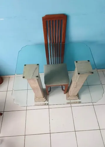 Mesa de Jantar com Tampo de Vidro + 4 Cadeiras