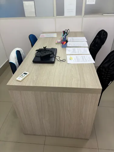 Mesas jantar ou trabalho amadeiradas claro