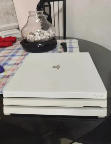 PlayStation 4 Pro Branco