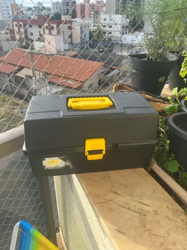 Vendo caixa de pesca com 3 prateleiras 