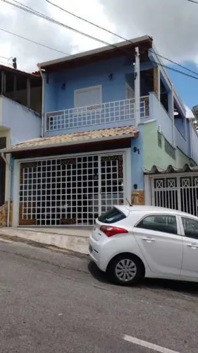 Sobrado à Venda em Ayrosa, Osasco - 3 Dormitórios e Quintal