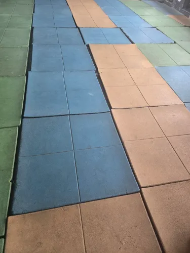Pisos emborrachados 1x1para academia box de cross fit parquinho de criança condomínio 