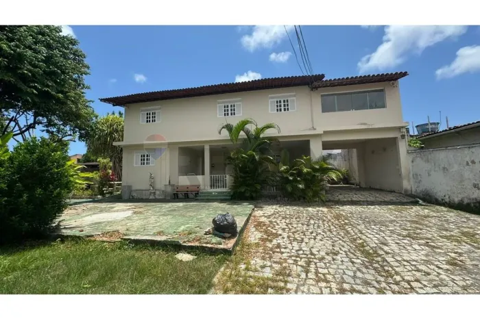 casa com cinco quartos duas suites ,na serraria .
