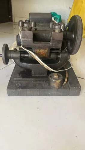 Vendo vendo 2 máquinas de chave e 1,600 chaves
