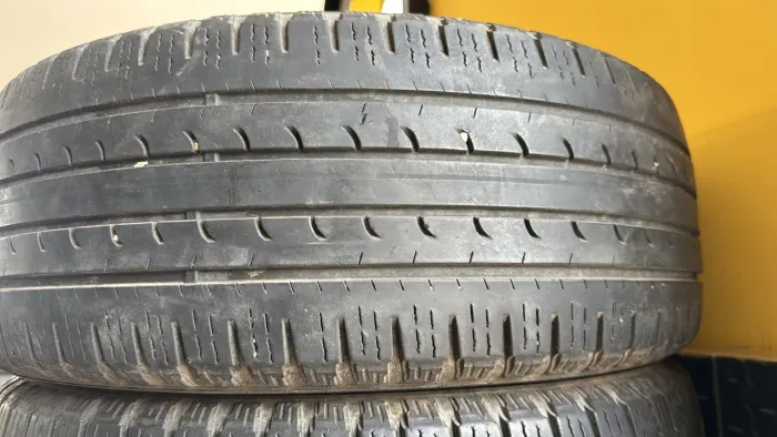 Vende-se pneus 235/65 aro 18