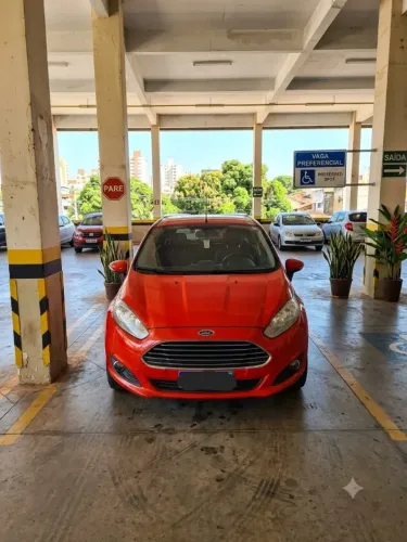 Ford Fiesta 1.6 16V Flex Aut. 5P 2015