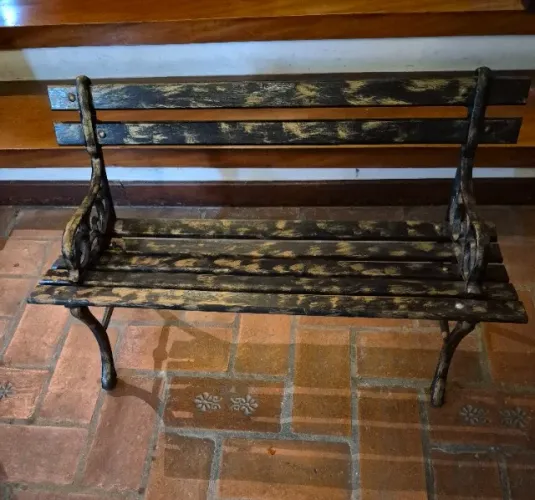 Banco Decorativo em Ferro e Madeira - Estilo Vintage/Rústico