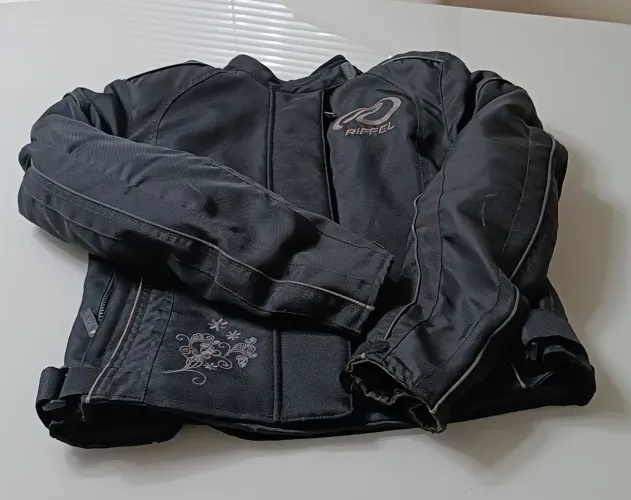 Conjunto Jaqueta feminina de motociclista Riffel e bota número 35