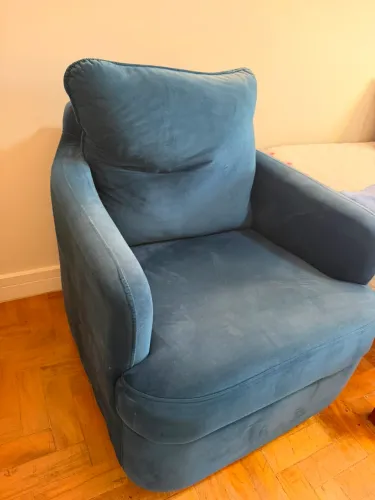 Poltrona de amamentacao em suede com balanco
