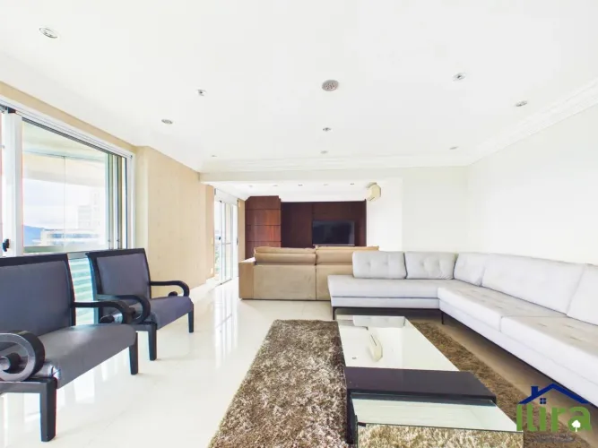 Apartamento Para Venda Mobiliado e Decorado de 260 Metros Com 3 Suites e 4 Vagas de Garage