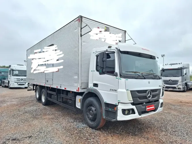 MB Atego 2426 6x2 baú 8.60m.