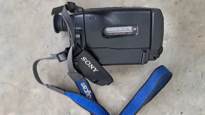 Camera Sony Handycam video 8 CCD-TR64 NTSC USADA