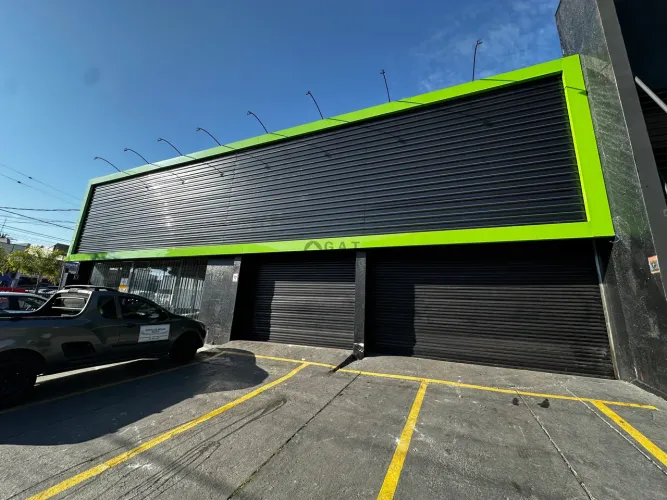 Salão Comercial para Locação em Sorocaba-SP, bairro Alem Ponte: 1 sala, 4 banheiros, 7 vag