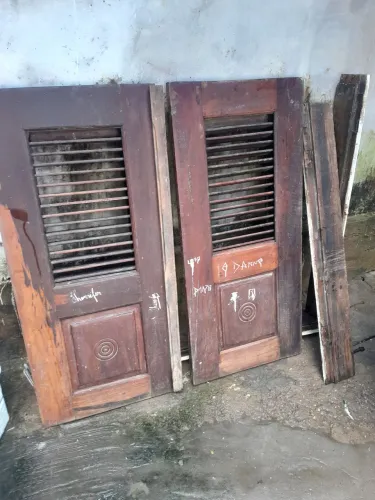 VENDO JANELA DE PAU D' ARCO