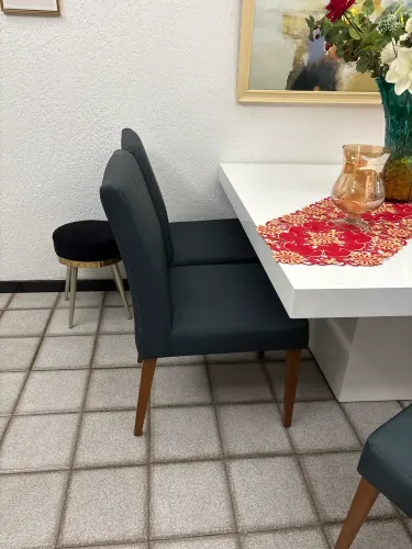 Vendo 06 cadeiras de mesa