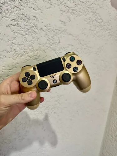 CONTROLE ORIGINAL PLAYSTATION 4 DUALSHOCK 4 - DOURADO