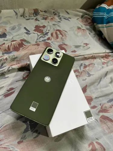 Celular novo nem 3 meses de usso ! Sem detalhes de nada moto Edge 70 ! Menos da metade !