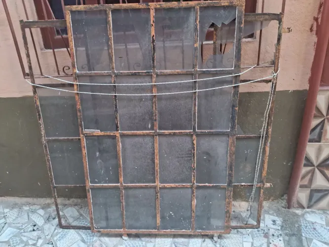 Vendo as duas grades de área de serviço por R$100  