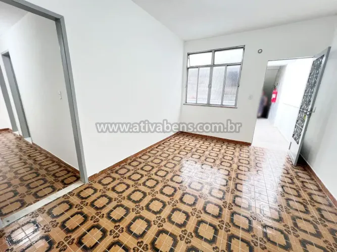 Apartamento 02 Quartos próximo ao Largo do Bicão e comércio na Vila da Penha