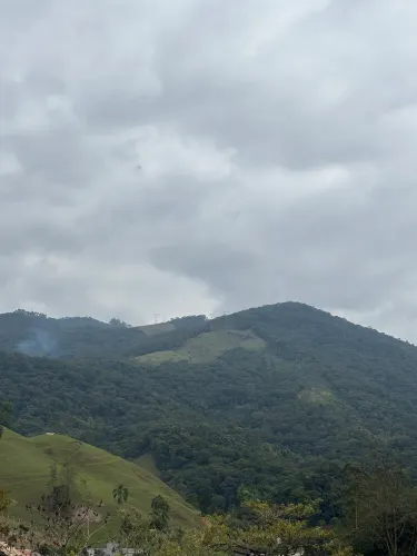 2 hectares com rio, mata preservada e vista para as montanhas | Santo Amaro da Imperatriz