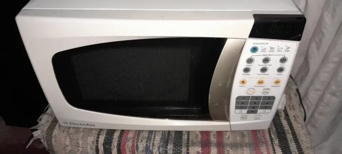 Microondas Electrolux 18L top barato 