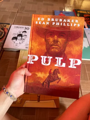 HQ em excelente estado. Obra de Ed Brubaker e Sean Phillips que mistura faroeste