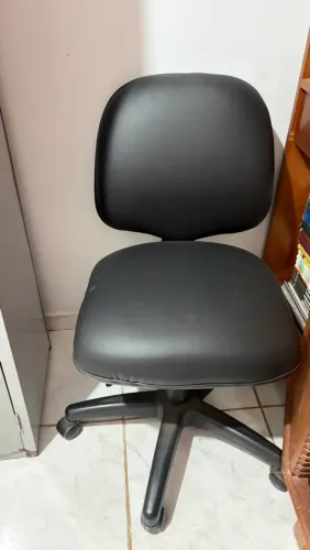 CADEIRA DE ESCRITÓRIO COM ESPUMA D45