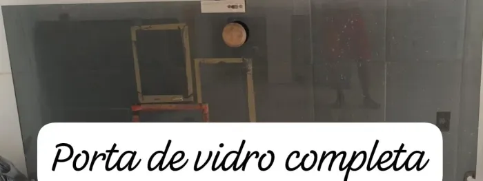 Vende-se porta de vidro 2,45 X 0,90