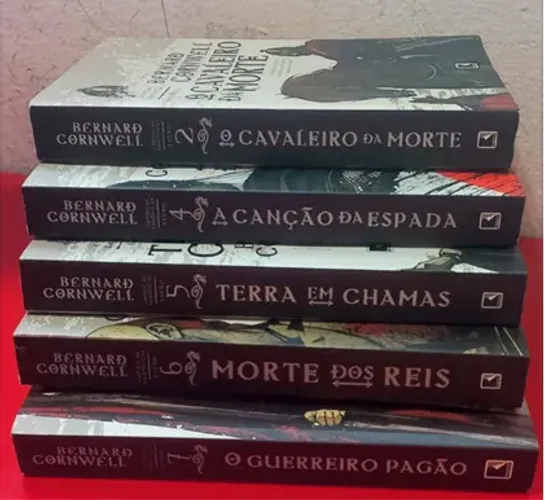 Coleção Bernard Cornwell - Crônicas Saxônicas - 5 Livros em Excelente Estado.