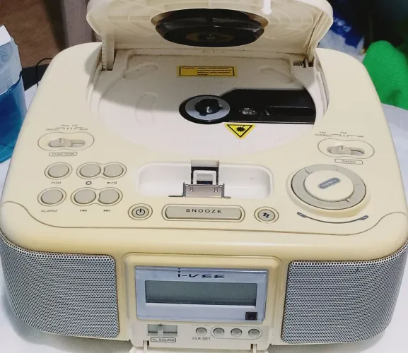 Rádio Relógio I-vee modelo NE-936J