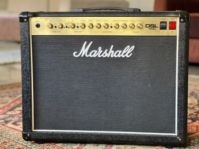 Marshall DSL40C com Celestion V30