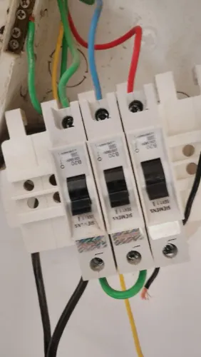 Pedreiro, eletricista e pequenos reparos 