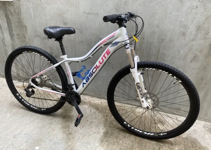 Bicicleta Absolute aro 29 seminova.