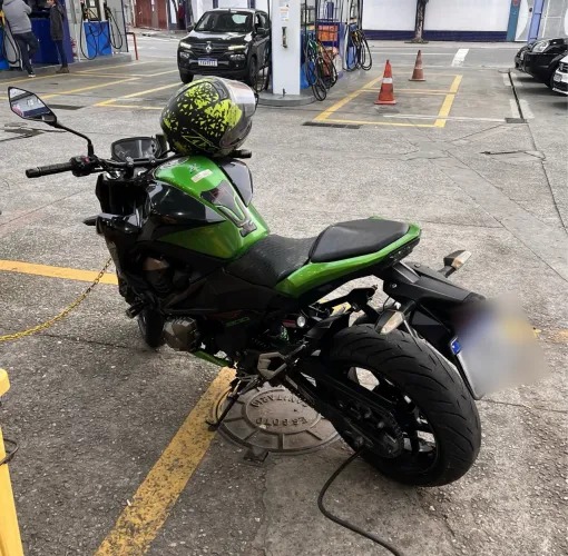 Kawasaki Z800 ABS 2015/2016 em ótimo estado de conservação.