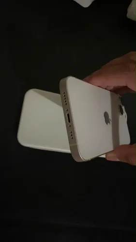 Vende-se iPhone 14, 128 GB. Aparelho super novo, sem marcas de uso.