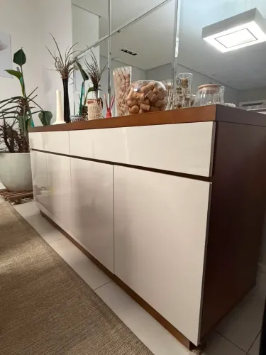 Mesa de 8 cadeiras +aparador buffet