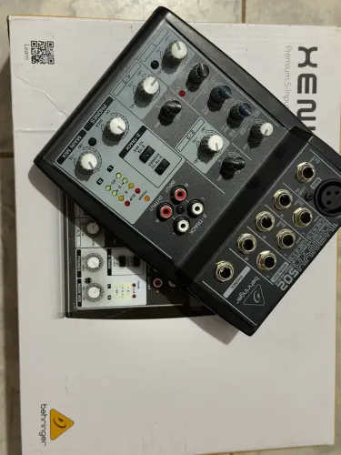 Mesa de som behringer xenyy 502