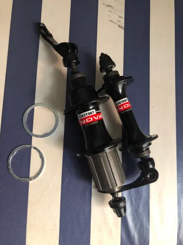 Cubos Novatec Speed 20 e 24 furos para ferradura zeros