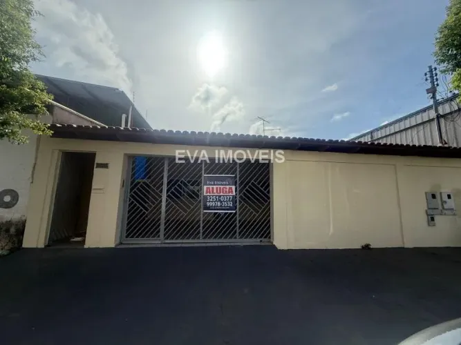 Casa com 4 quartos sendo 1 suíte